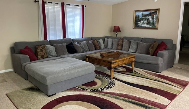 Spacious secluded house with ABUNDANT parking