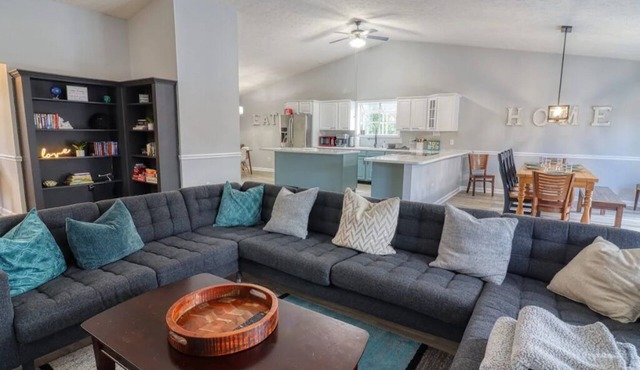 Spacious & Secluded Mountain Retreat by Bryce Resort: Ski, Mtn Bike, Game room