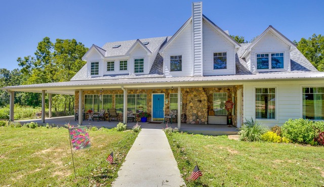 Spacious & Secluded Shook Home w/Private Hot Tub!