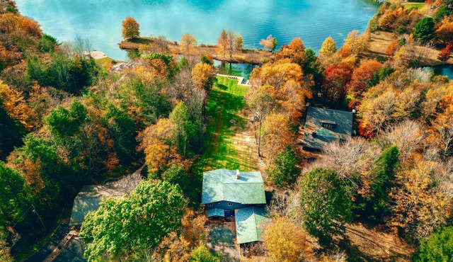 Spacious & Secluded Lakefront Oasis ~ Private Dock