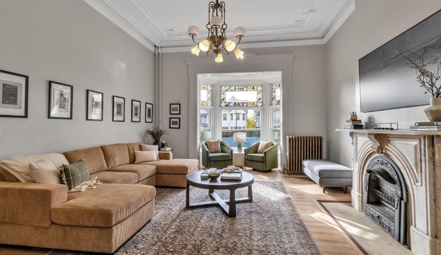 Spacious Second Empire Suite at The Platt Mansion