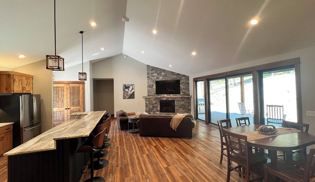 Spacious Seeley Lake luxury home 4-BDR, 4 bath. Snowmobiler/Adventurer paradise