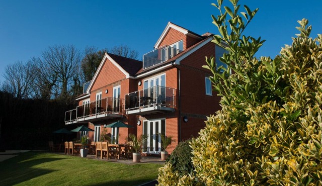 Spacious Self-Catering 1 Bed Apt/Country & Sea Views