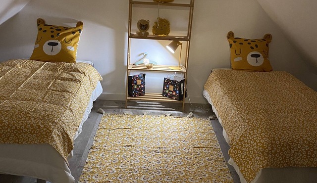 Spacious self-catering cottage near the beach for 16 people COTE DE GRANIT ROSE