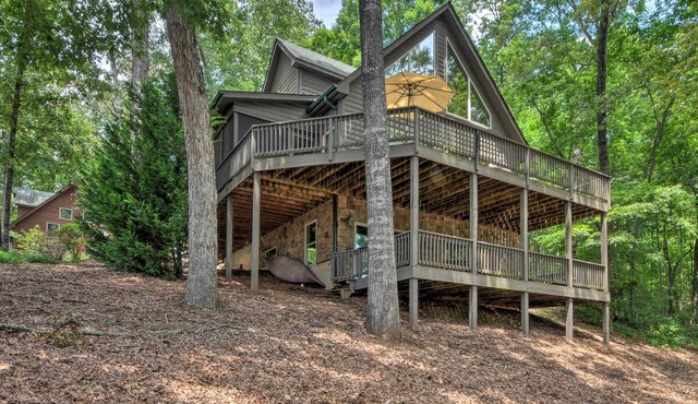 Spacious Seneca Retreat - Steps to Lake Keowee!