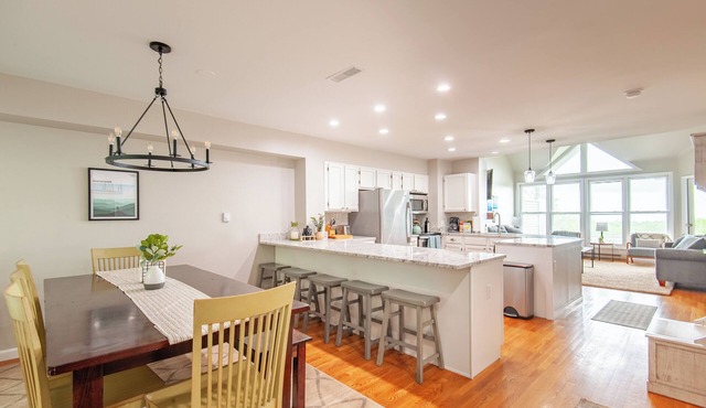 Spacious + Serene Mtn Top Escape, 4 En Suites