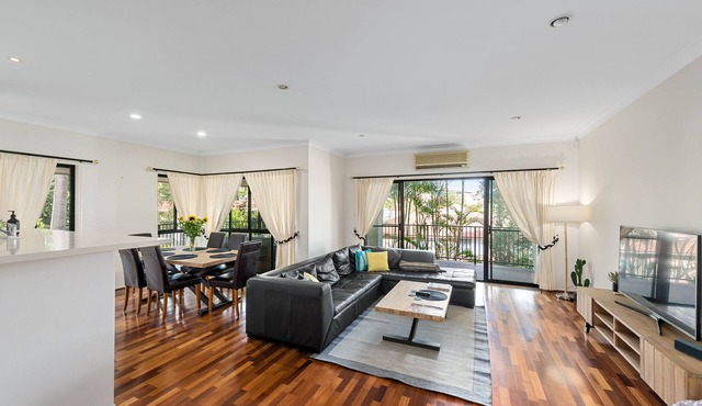 Spacious & Serene! 3Bed/2Bath/2+Cars ~ House