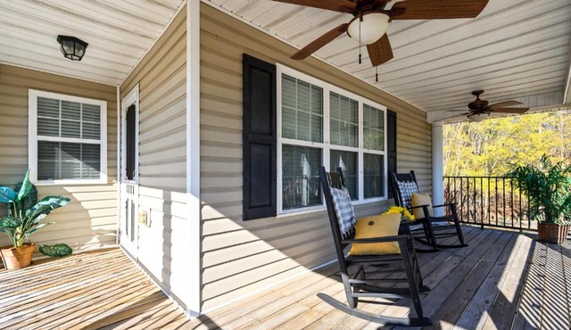 Spacious Serene 3BR Near LakePoint & DT Acworth