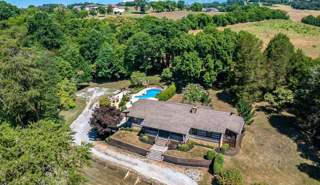 Spacious Serene Cabin, Sleep 14, Pool, Hot Tub, Games