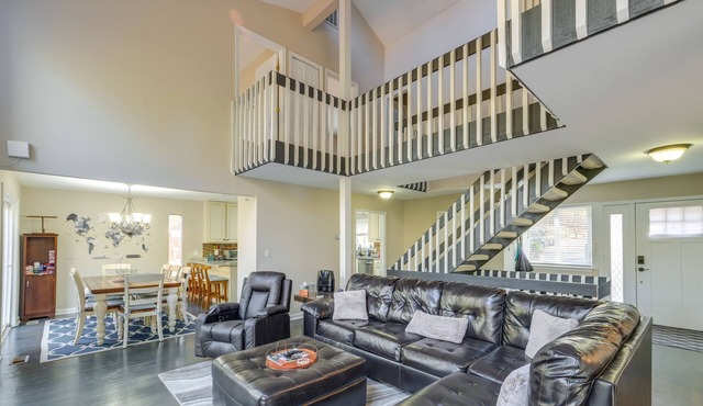 Spacious & Serene Lake Ridge Retreat w/Game Room!