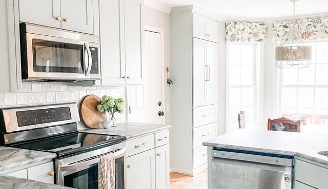 Spacious, serene retreat near downtown Blacksburg with privacy, outdoor beauty, and modern comfort