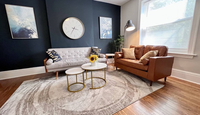 Spacious Shaw 2 Bedroom - Walk to Botanical Garden & Tower Grove - Pet Friendly