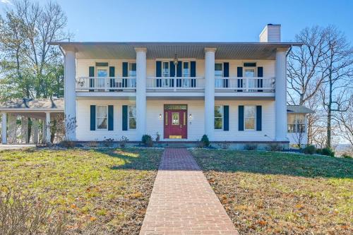 Spacious Shawnee Forest Hideaway! Hilltop Estate