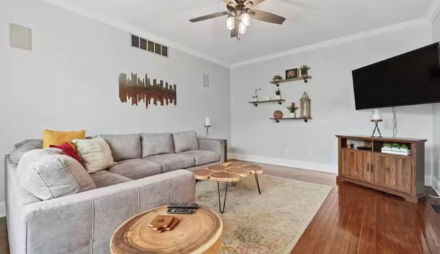 Spacious Short North Home - 11 beds/3.5BTH- Steps off High St