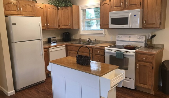 Spacious Single-family King w/Big Shaded Yard