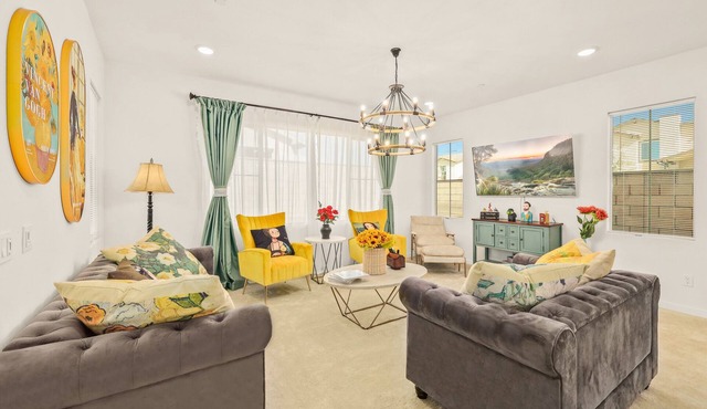 Spacious single house/Large kitchen/6BD/4BA/8beds