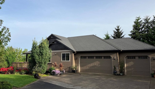 Spacious Single Party B&B – walking distance to downtown!