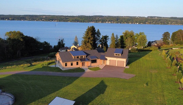 Spacious Skaneateles lakeview 5-bedroom house with AC, WiFi & views galore