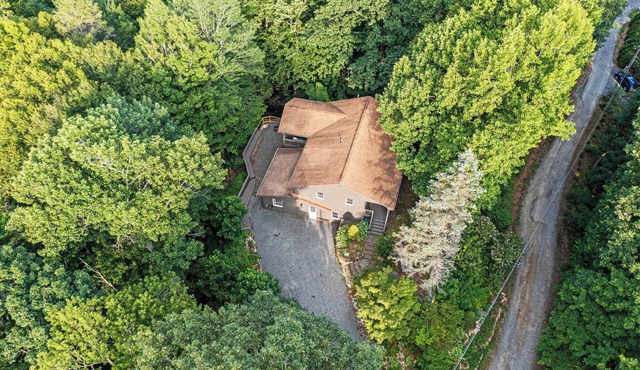 Spacious Ski Chalet: Winter Wonderland w/Hot Tub & Sauna Close to Beech & Sugar