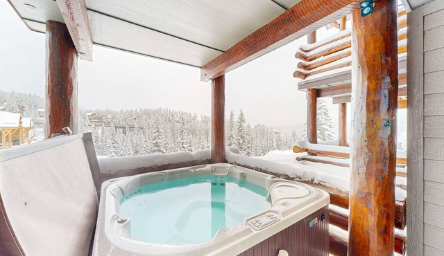 Spacious ski-in/ski-out townhome located in Moonlight Basin with private hot tub