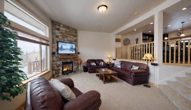 Spacious Ski Retreat 5452 with Pool Hot Tub and Garage