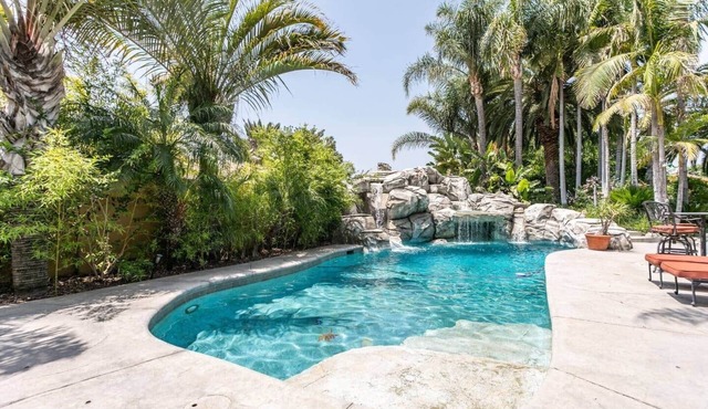 Spacious SoCal Retreat +Pool/Spa Backyard Paradise