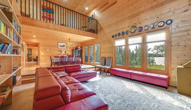 Spacious Soldotna Home w/Mackey Lake Views!
