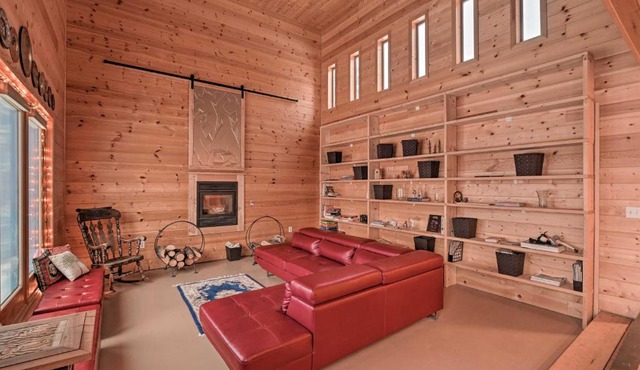 Spacious Soldotna Home with Mackey Lake Views!