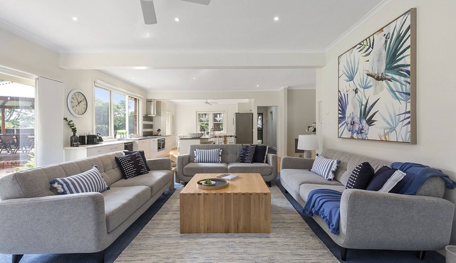 Spacious Sorrento Retreat