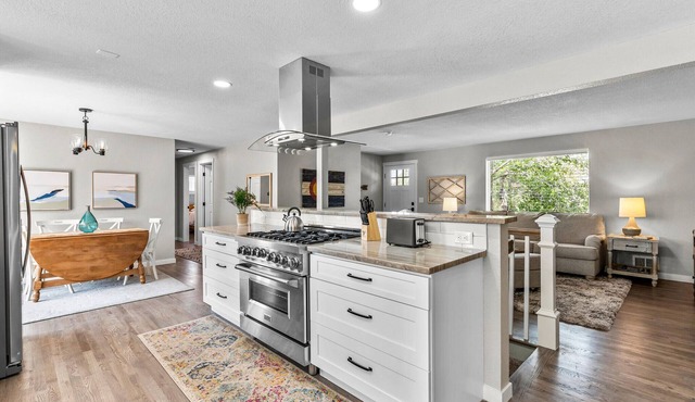 Spacious South Denver Ranch, 5 Bedroom, Perfect for Groups