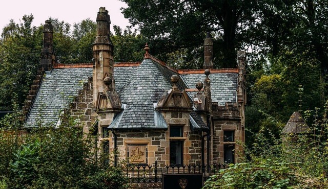 Spacious South Lodge with Hot Tub Balloch