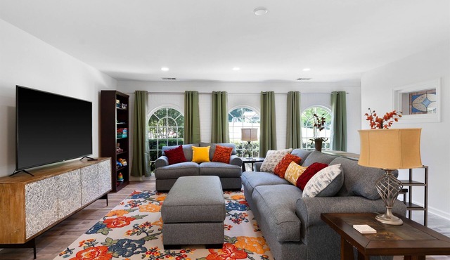 Spacious Spanish-style Ranch Convenient to ATL