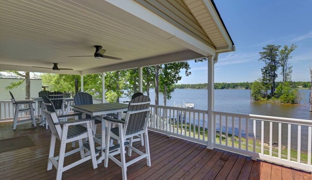 Spacious Split-Level Retreat | Sleeps 11