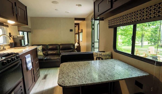Spacious Sportsman RV | Luxury Glamping by Grotto