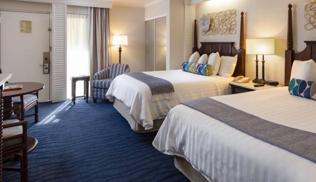 Spacious Standard Room, Steps to Sandy Beaches, Onsite Swimming Pools!