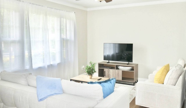 Spacious Stay Near Carowinds Amusement Park | Newly Remodeled | Fenced Yard | Pet & Family Friendly