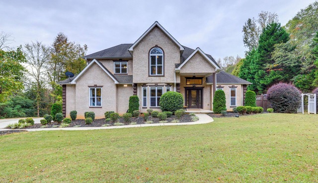 Spacious Stockbridge Manor: Pool Table, 2 Kitchens