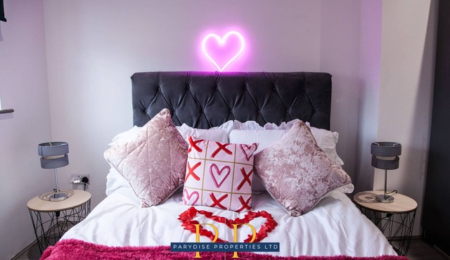 Spacious Stoke Serenity- Winter Luxury Stay!