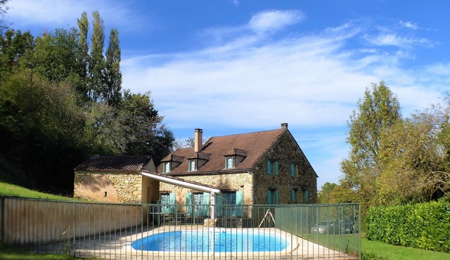 SPACIOUS STONE HOUSE AND PRIVATE POOL IDEAL FOR FAMILY AND FRIENDS