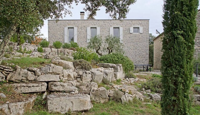 Spacious stone house in a wonderful natural park