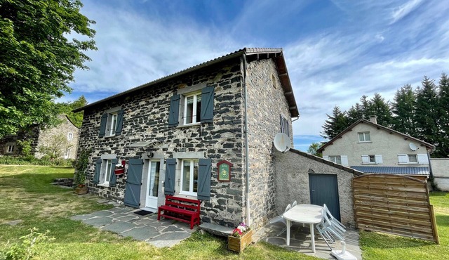 Spacious Stone House in Meygal Forest with Terraces, Fireplace, and Kids' Play Area