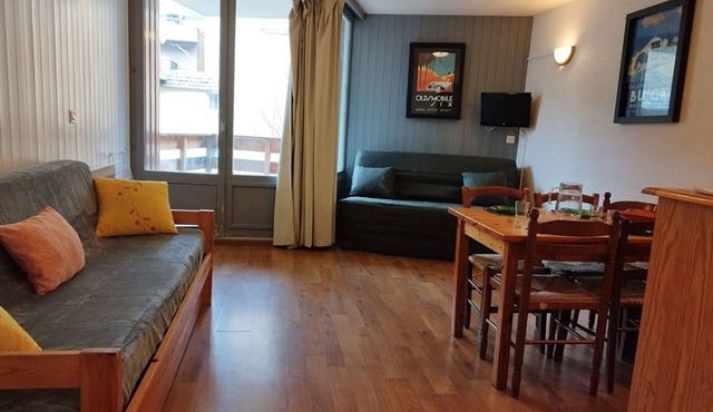 Spacious Studio for 6, Ski-In/Ski-Out, Near Shops & Sports Center in Orcières