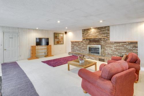 Spacious Studio - 5 Mi to MGM Northfield Park!