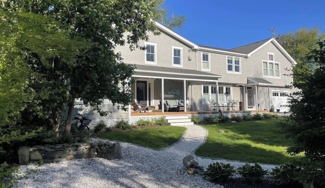 Spacious Studio Apartment close to Yacht club, golf course and town.