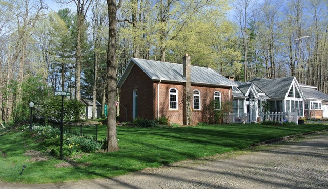 Spacious Studio Apartment Only Minutes Away from Mid-Ohio Sports Car Course!