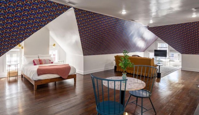 Spacious Studio Central Locale