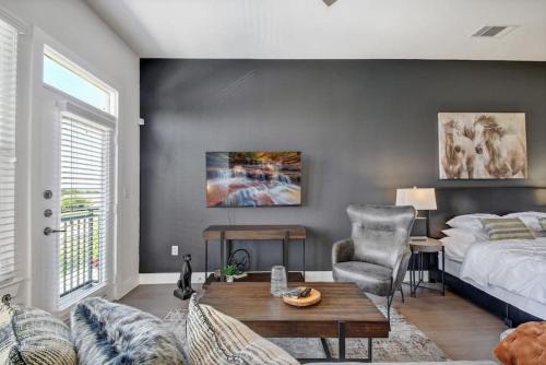 Spacious Studio Close to Riverwalk Free Parking