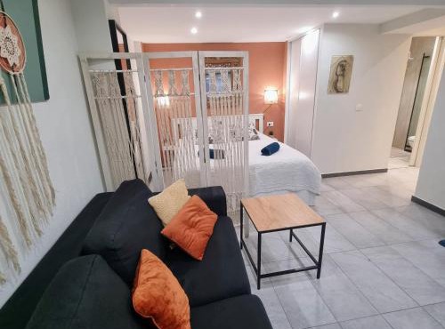 Spacious studio full of charm, recently updated