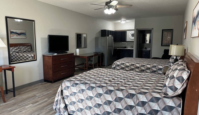 Spacious Studio lodge Suite w/2 beds & full kitchen in charming Eddyville