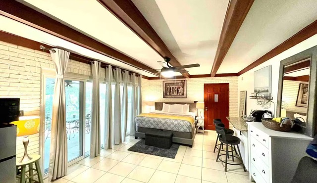 Spacious Studio Unit right across from TMH